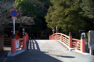 神倉神社のふもとの赤い橋