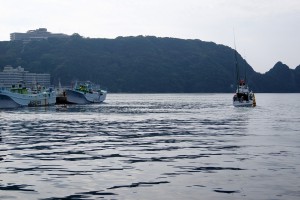漁港と漁船