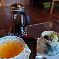 抹茶パフェと紅茶