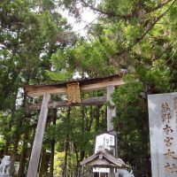 熊野本宮大社の鳥居前