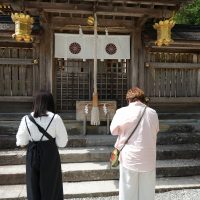 参拝する