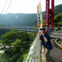 ヤッホーする三浦さん