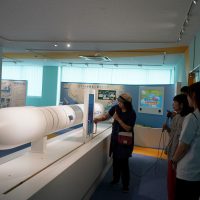 ロケット内部を見学中