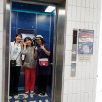 エレベーターで上階へ