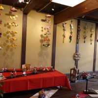 ちりめん細工を展示