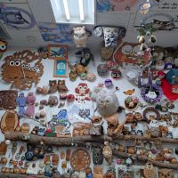 局内はフクロウだらけ